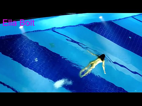 ❤️ मी पाहणे थांबवू शकत नाही, तरुण गोरा ELLA BOLT रिसॉर्ट पूलमध्ये नग्न पोहताना पकडला गेला ❤❌  अश्लील mr.pornxlxx.ru ❌❤